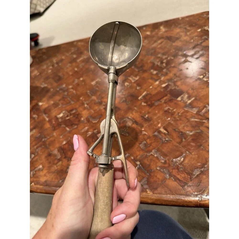 Gilchrist No. 31 Vintage Ice Cream Scoop w/ Wood Handle